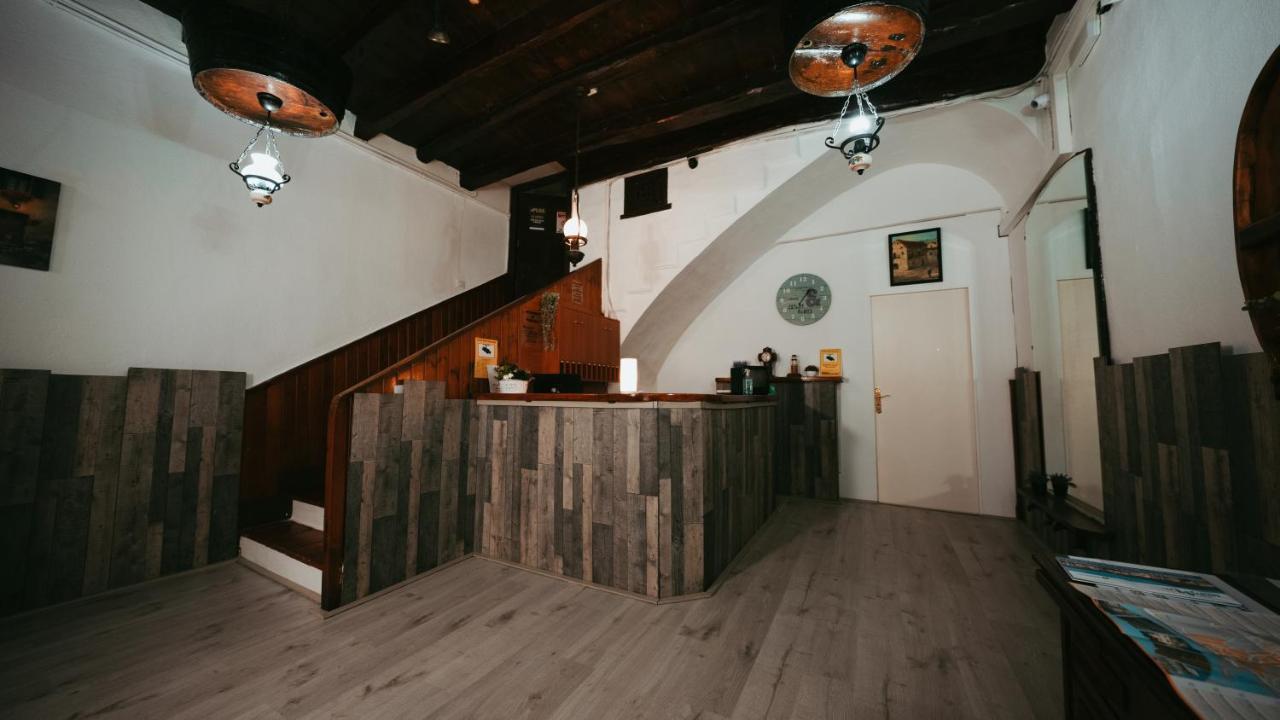Hostal La Premsa Ареньс-де-Мар Экстерьер фото