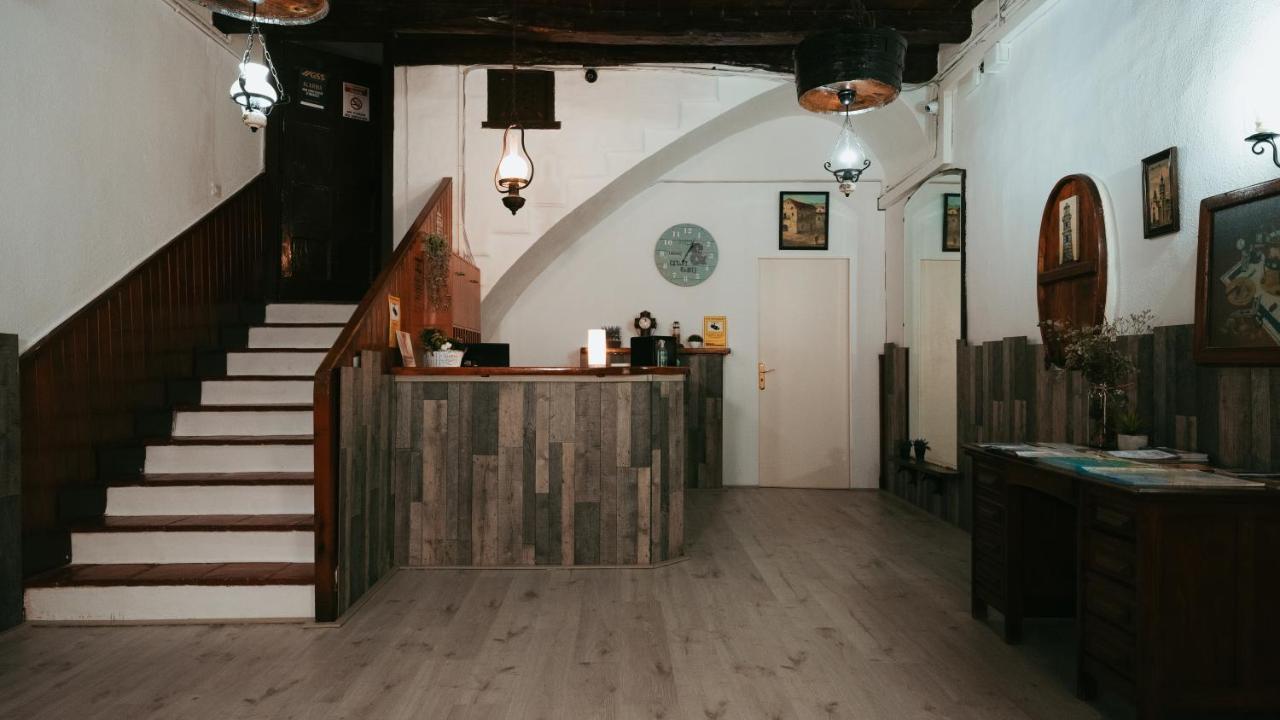Hostal La Premsa Ареньс-де-Мар Экстерьер фото